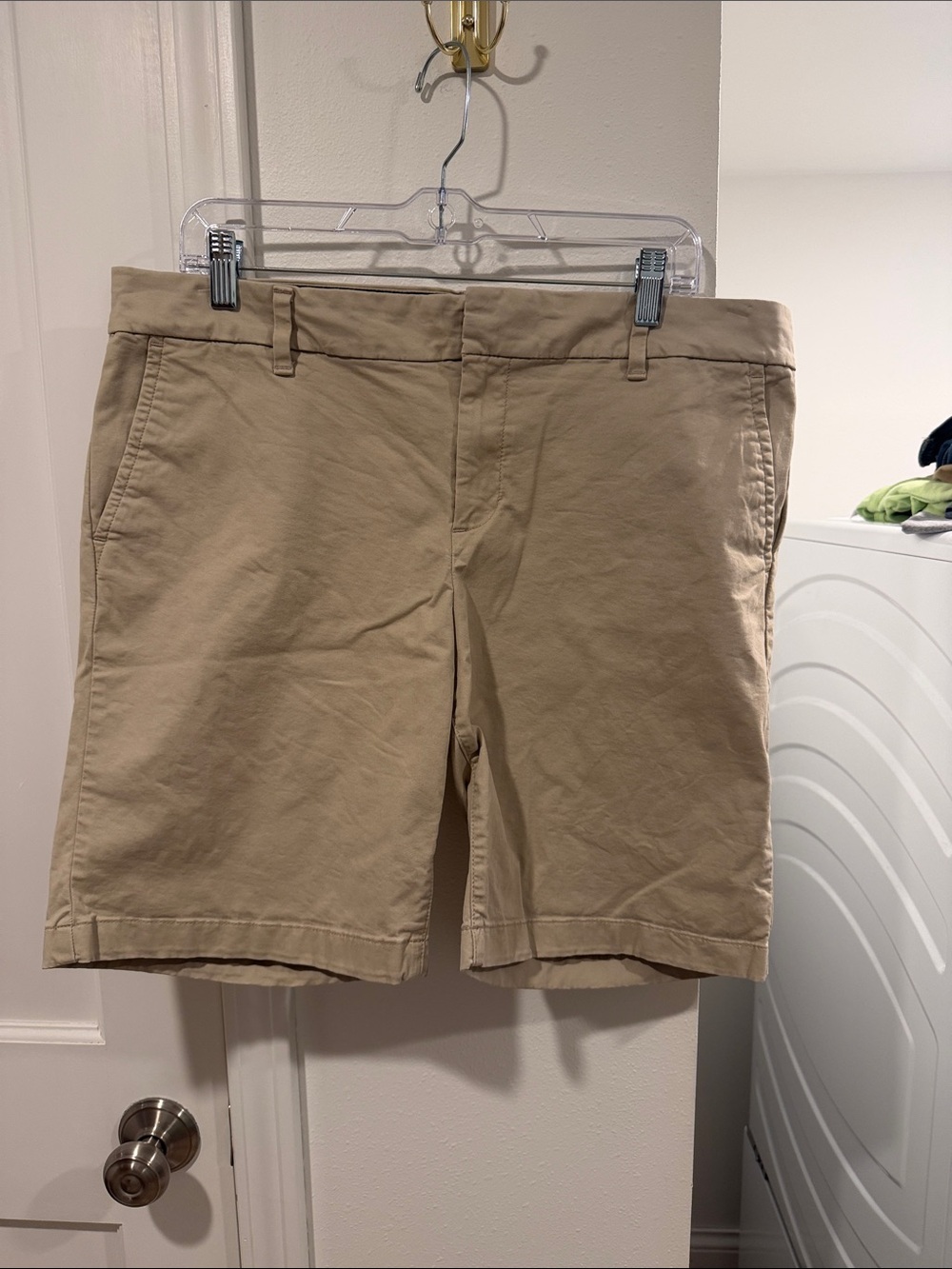 Tommy Hilfiger Womenโs Khaki Chino short - Light Tan